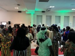 Guests-on-the-dance-floor