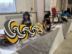Vendors-display-African-accessories